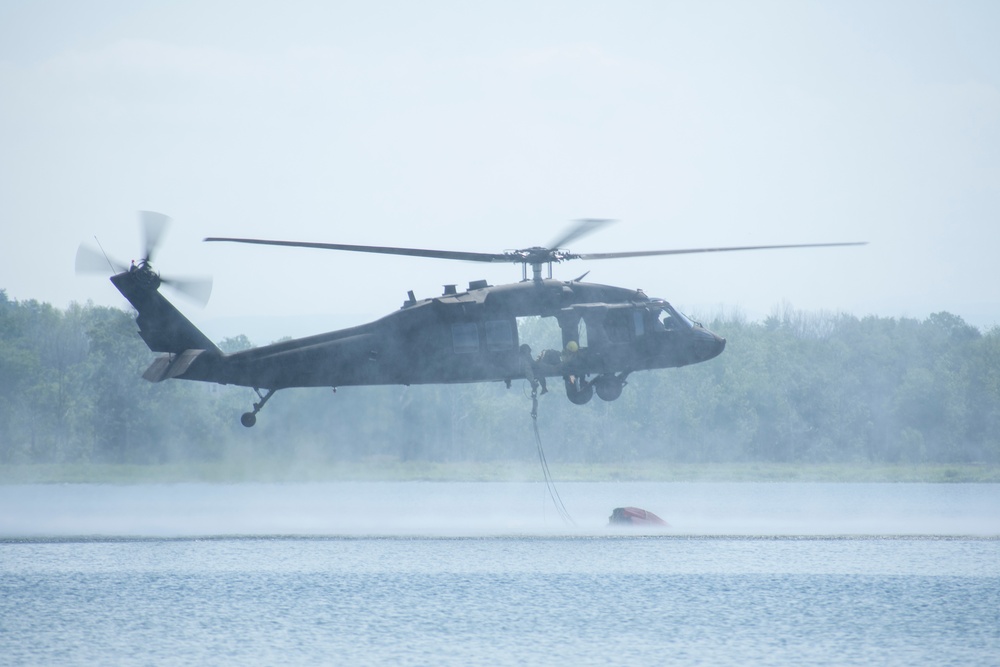 3-142 Aviation Regiment Conducts Water Bucket Training