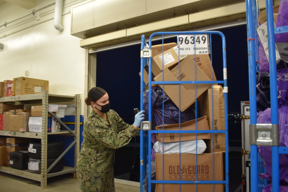 DVIDS Images Yokosuka Post Office mail sorting night operations [Image 2 of 4]