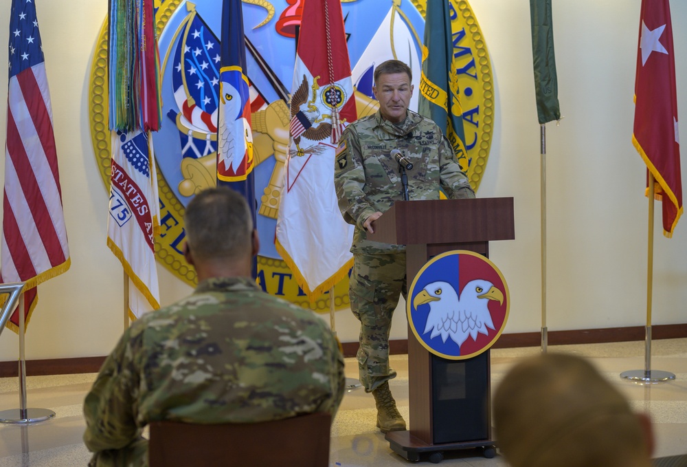 U.S. Army Reserve receives new commanding general, Chief Army Reserve