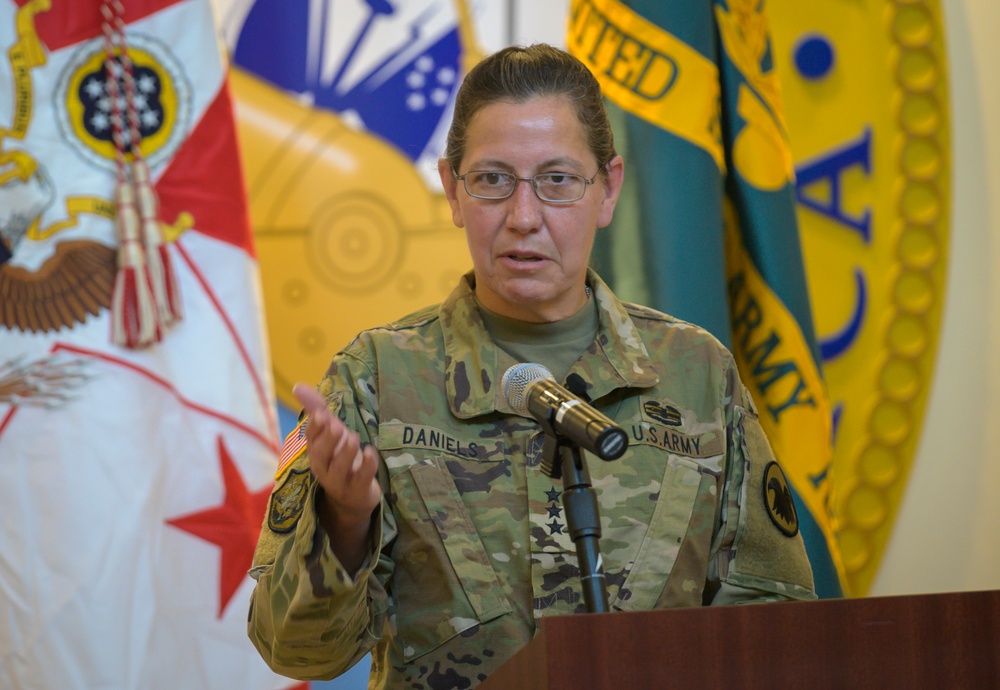 U.S. Army Reserve receives new commanding general, Chief Army Reserve