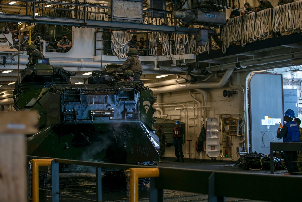 15th MEU Marines embark USS Somerset