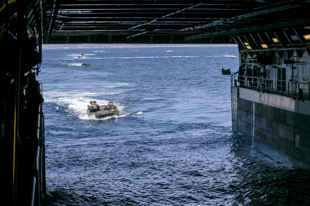 15th MEU Marines embark USS Somerset
