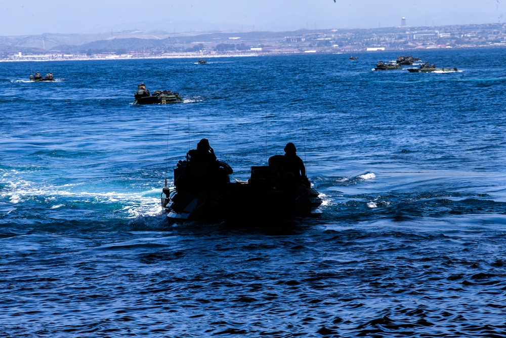 15th MEU Marines embark USS Somerset