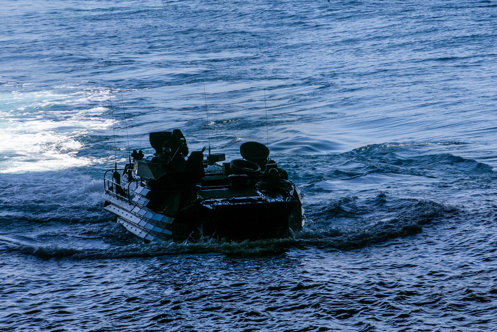 15th MEU Marines embark USS Somerset