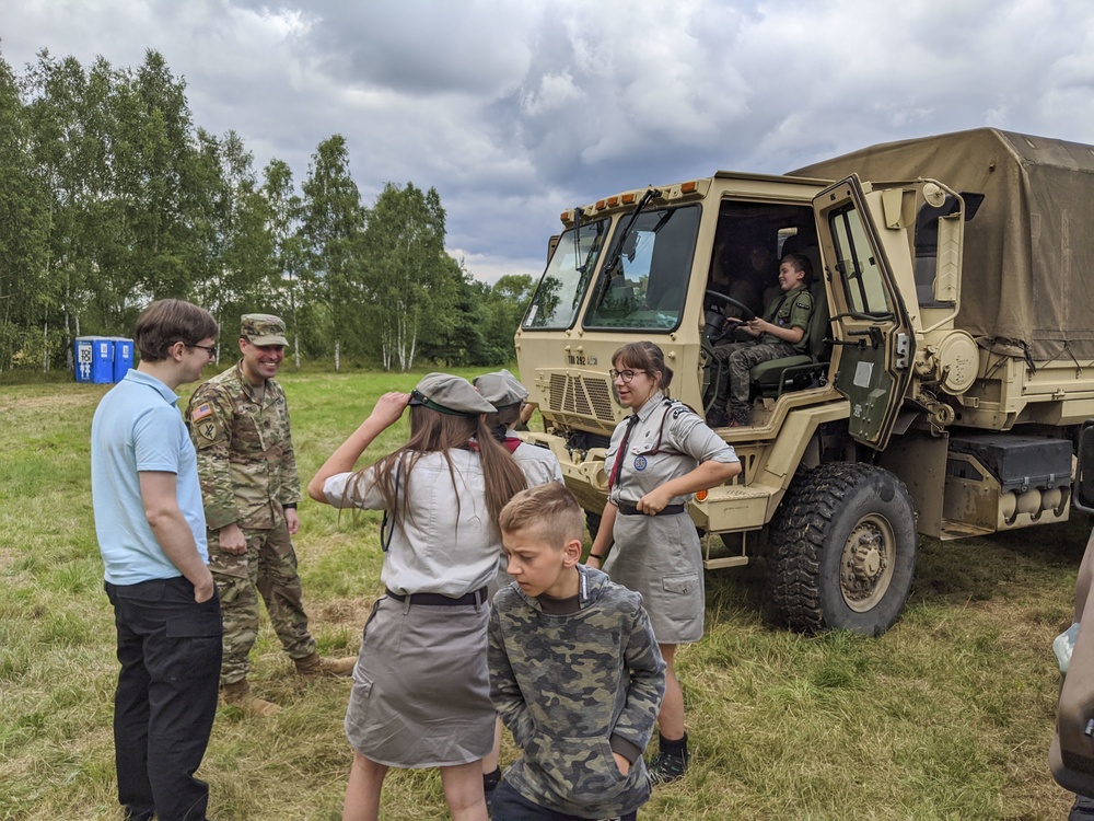 Soldiers stationed in Poland share experiences with local scouts