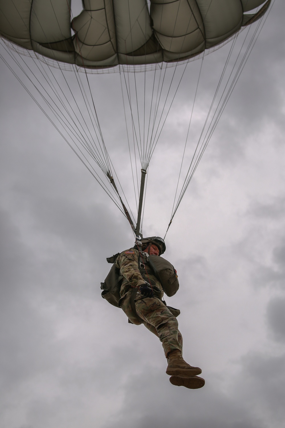 DVIDS - Images - 19th Group Paratroopers conduct static line airborne  training [Image 7 of 8]