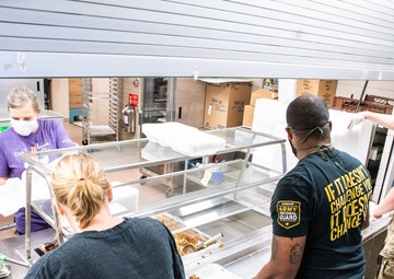 Missouri Guardsmen help feed school children