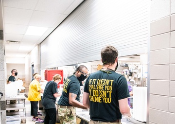 Missouri Guardsmen help feed school children