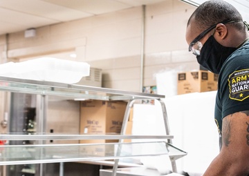 Missouri Guardsmen help feed school children