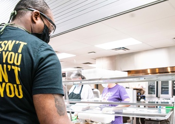 Missouri Guardsmen help feed school children