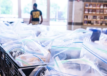 Missouri Guardsmen help feed school children