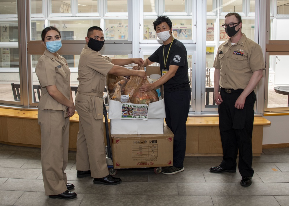 NAF Atsugi Donates Food to local organizations