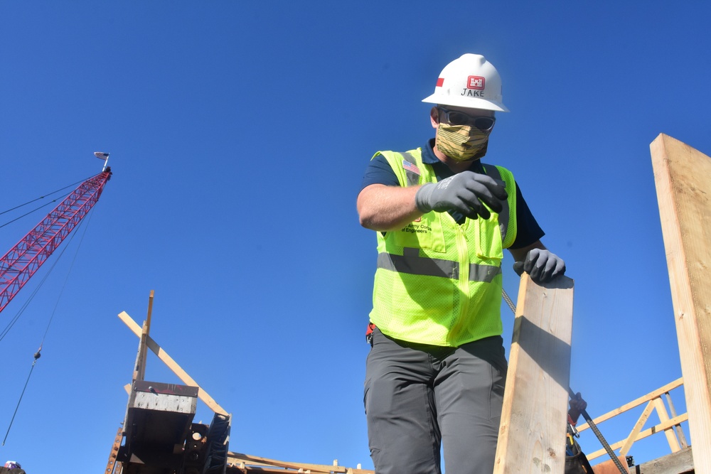 Construction reaches new heights on Red River of the North project