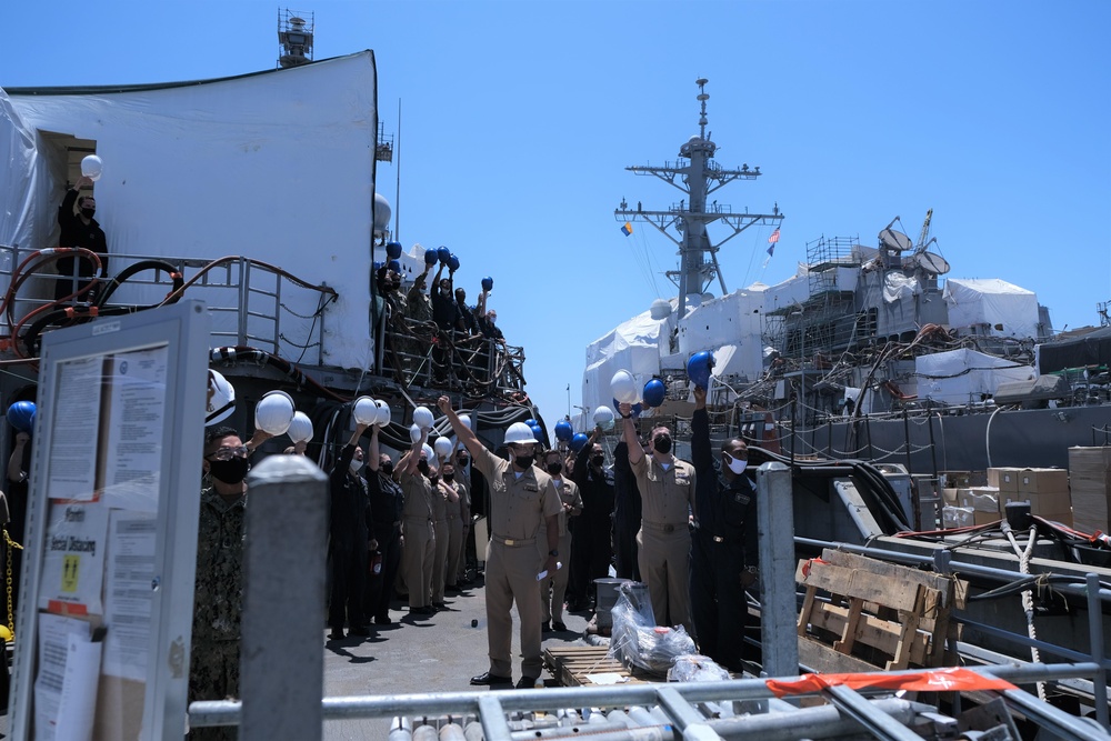 USS Mobile Bay holds change of command