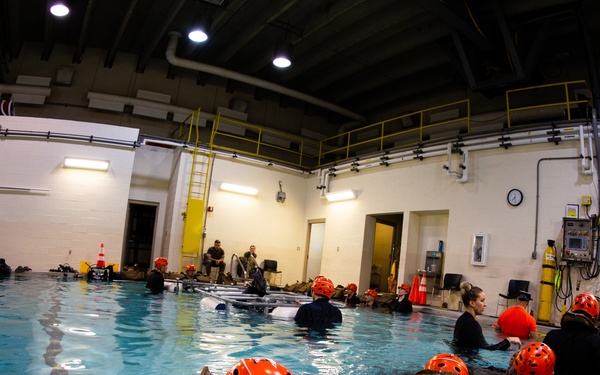 24th MEU Qualifies in Underwater Egress Training