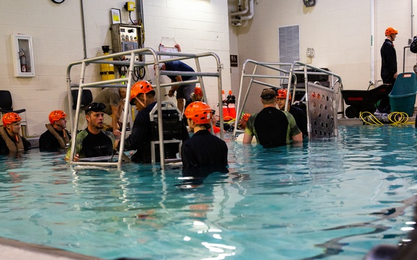 24th MEU Qualifies in Underwater Egress Training