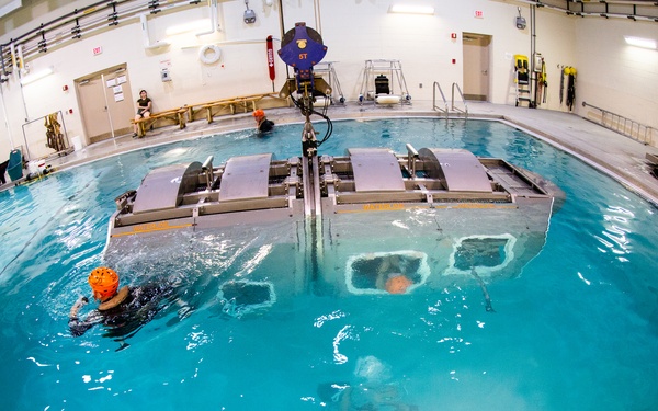 24th MEU Qualifies in Underwater Egress Training