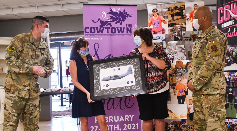 136th Airlift Wing Give Appreciation for Cowtown Marathon Employees