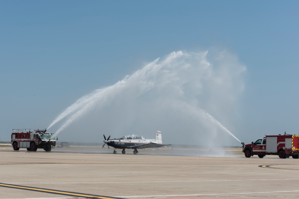 Col. Lee Gentile bids farewell to Laughlin AFB