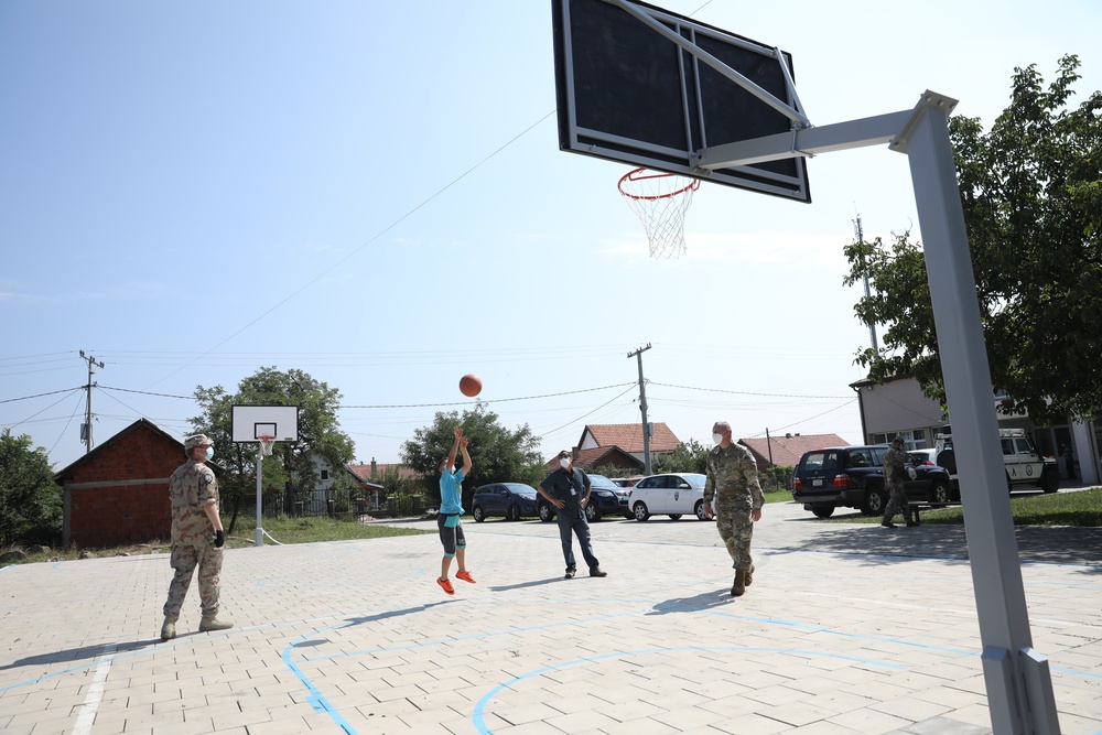 KFOR dedicates basketball court to primary school playground