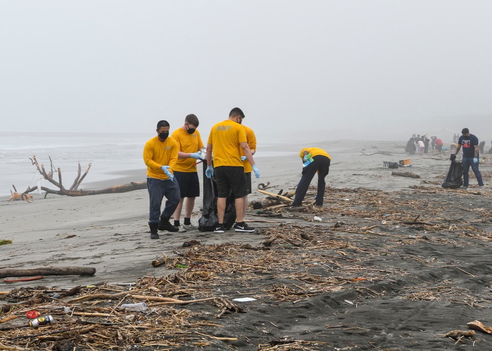 ASD Volunteer Beach Cleanup at Sabishiro Beach