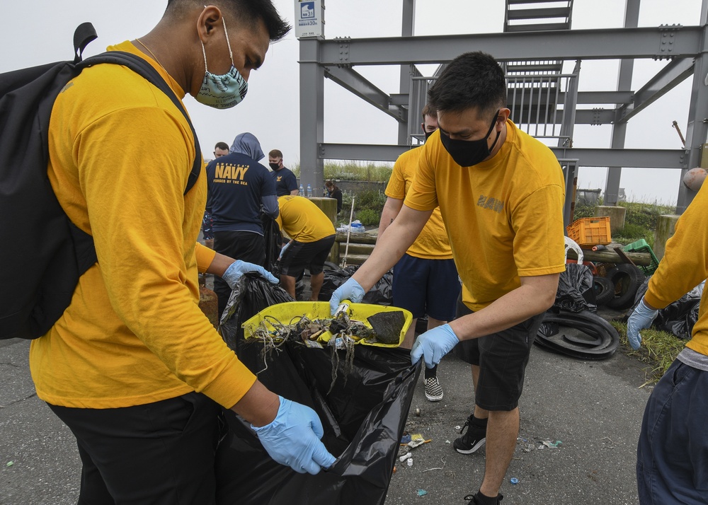 ASD Volunteer Beach Cleanup at Sabishiro Beach