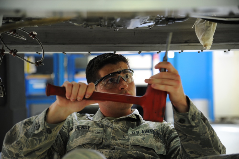 Propulsion Mechanic Performs Maintenance on F-15C Engine