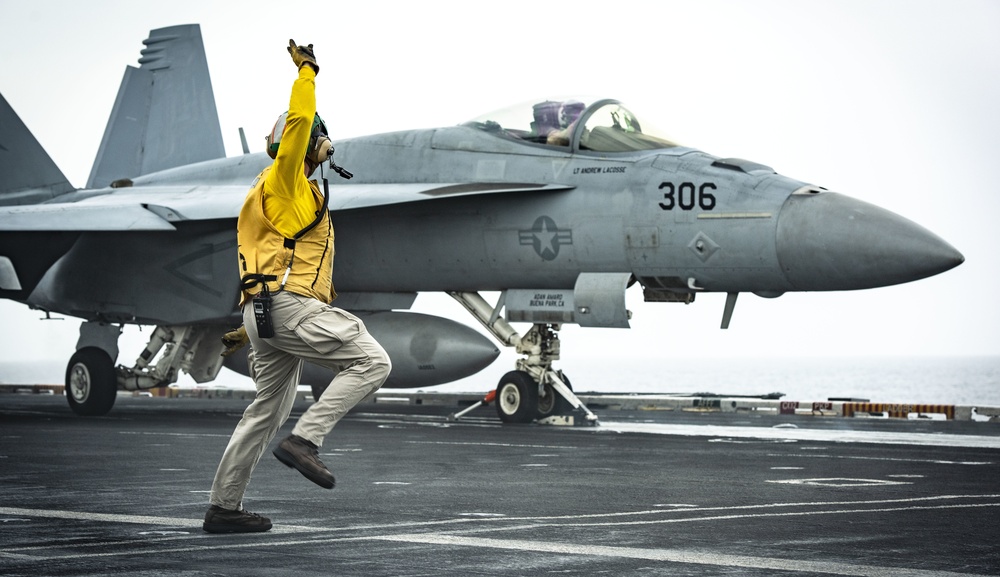 Nimitz CSG Sailor Signals F/A-18E to Launch