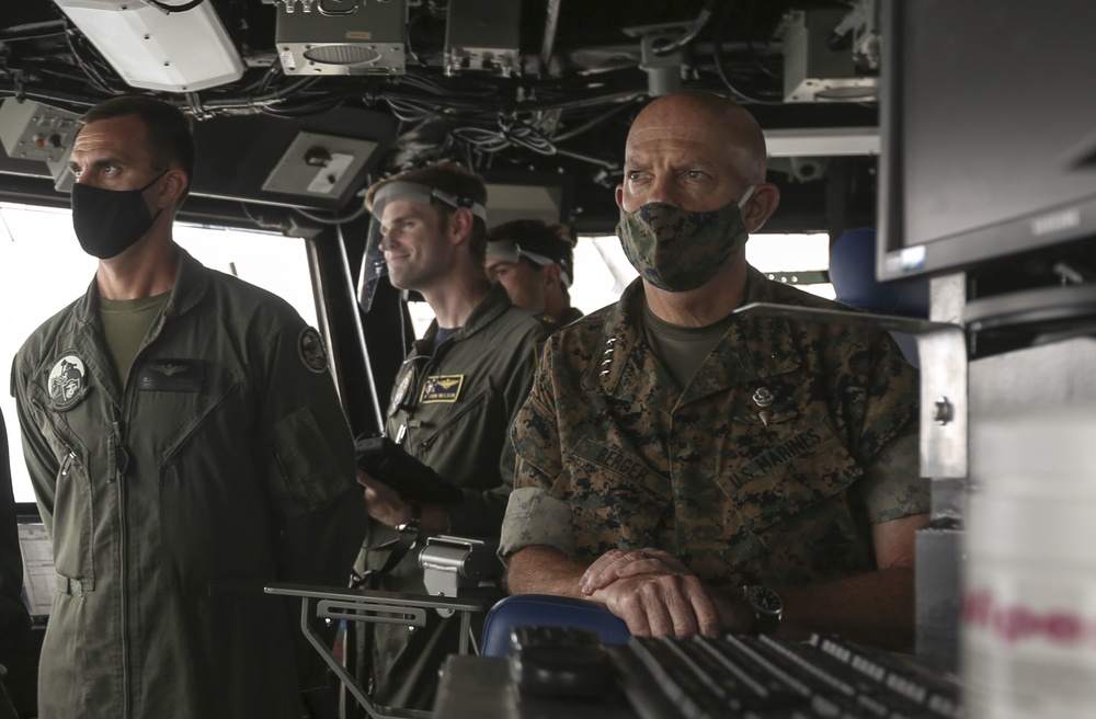 Commandant Visits USS Makin Island