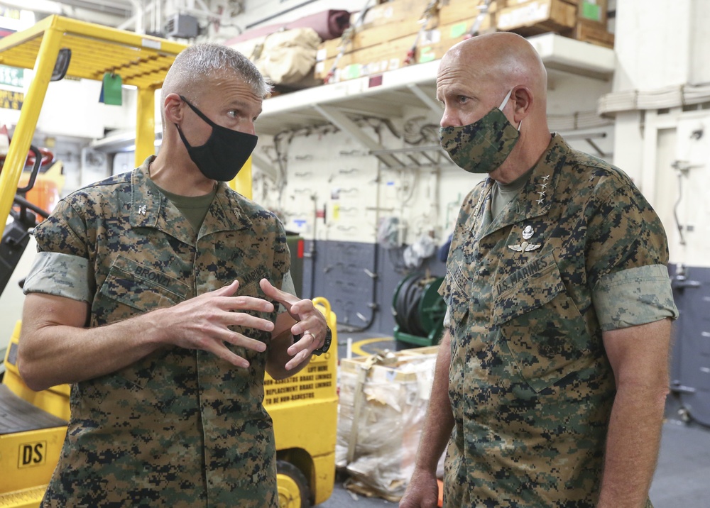 Commandant Visits USS Makin Island