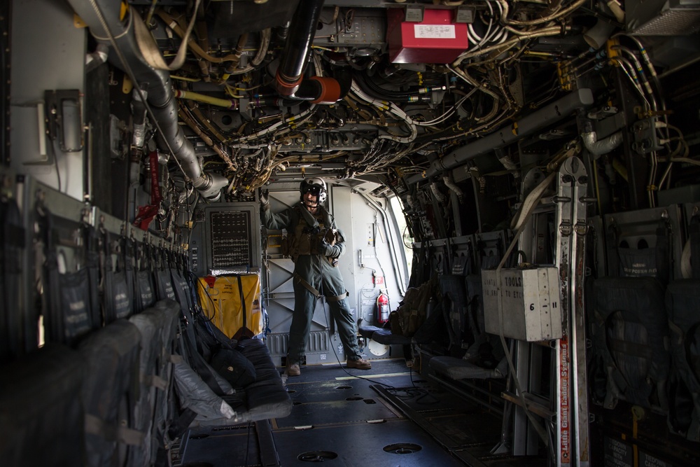 VMM-262, 31st MEU fire M240 machine gun out of Osprey