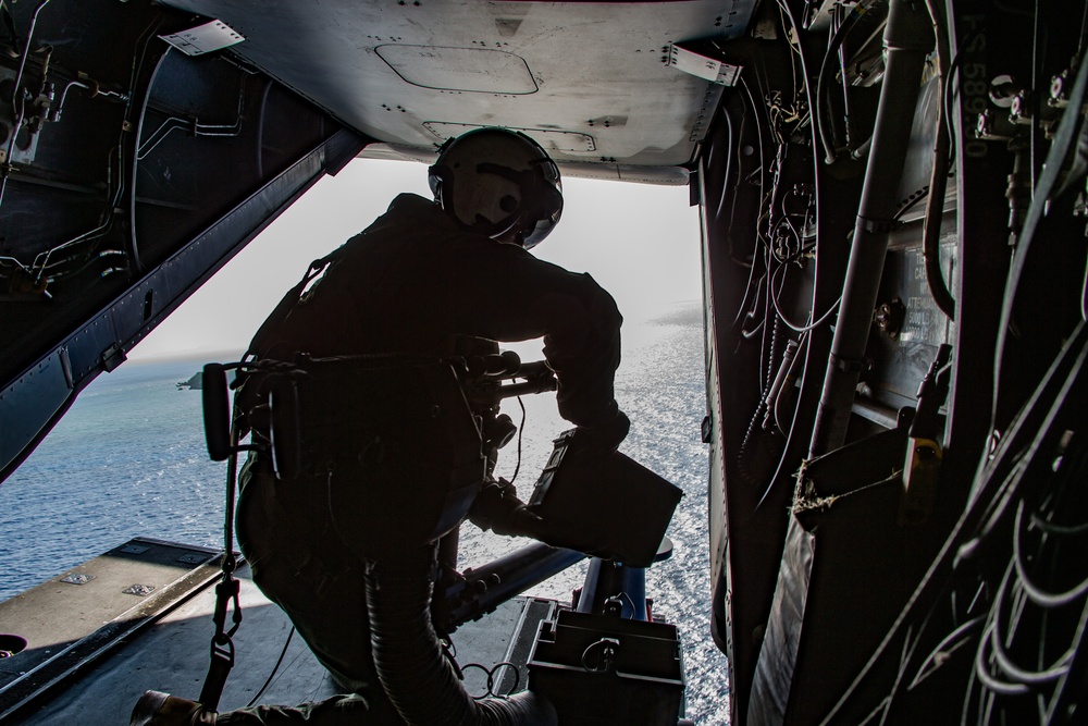 VMM-262, 31st MEU fire M240 machine gun out of Osprey