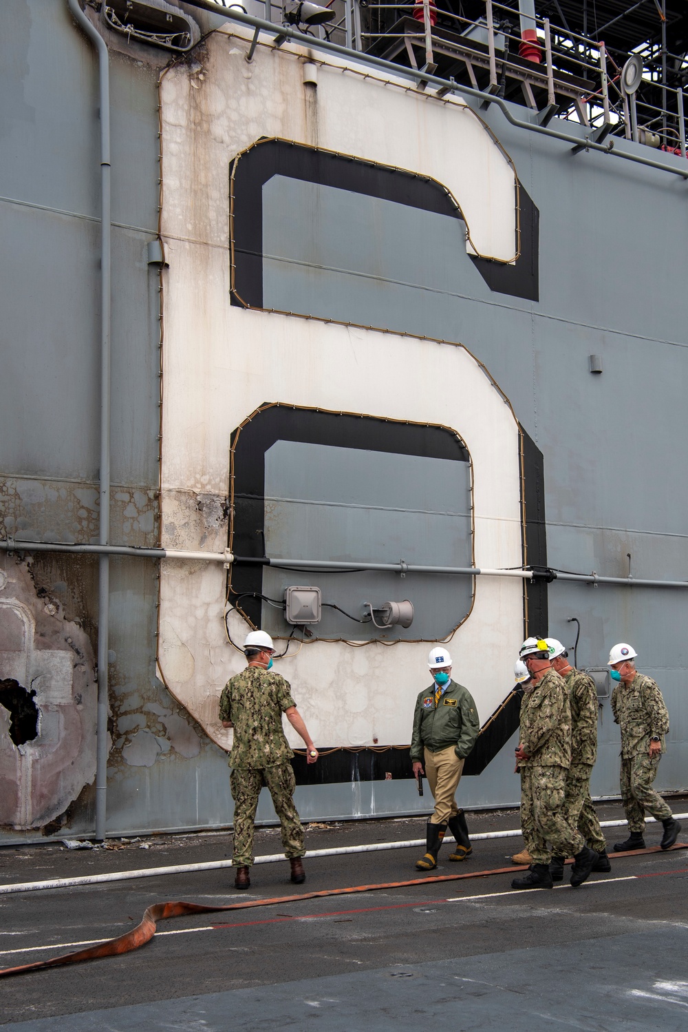 SECNAV visits USS Bonhomme Richard