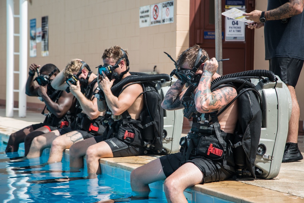 CTF-56 EOD Participate in Pool Medical Training