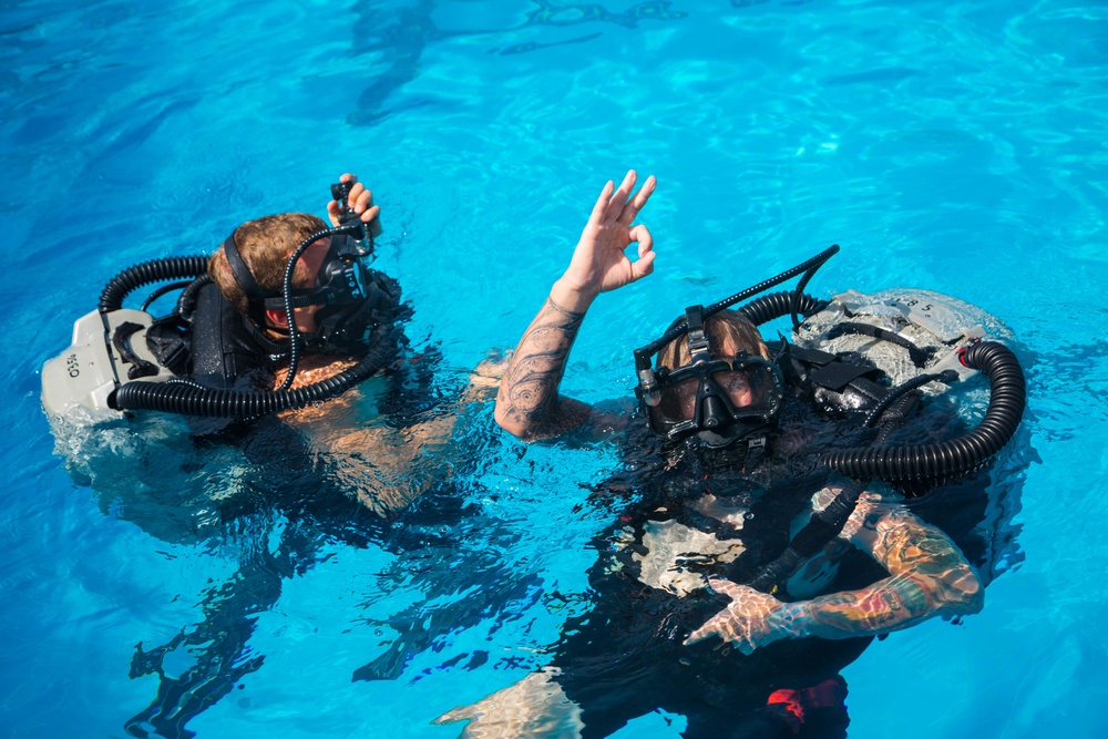 CTF-56 EOD Participate in Pool Medical Training