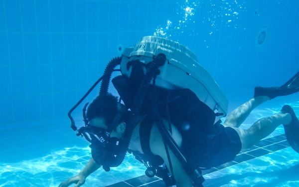 CTF-56 EOD Participate in Pool Medical Training