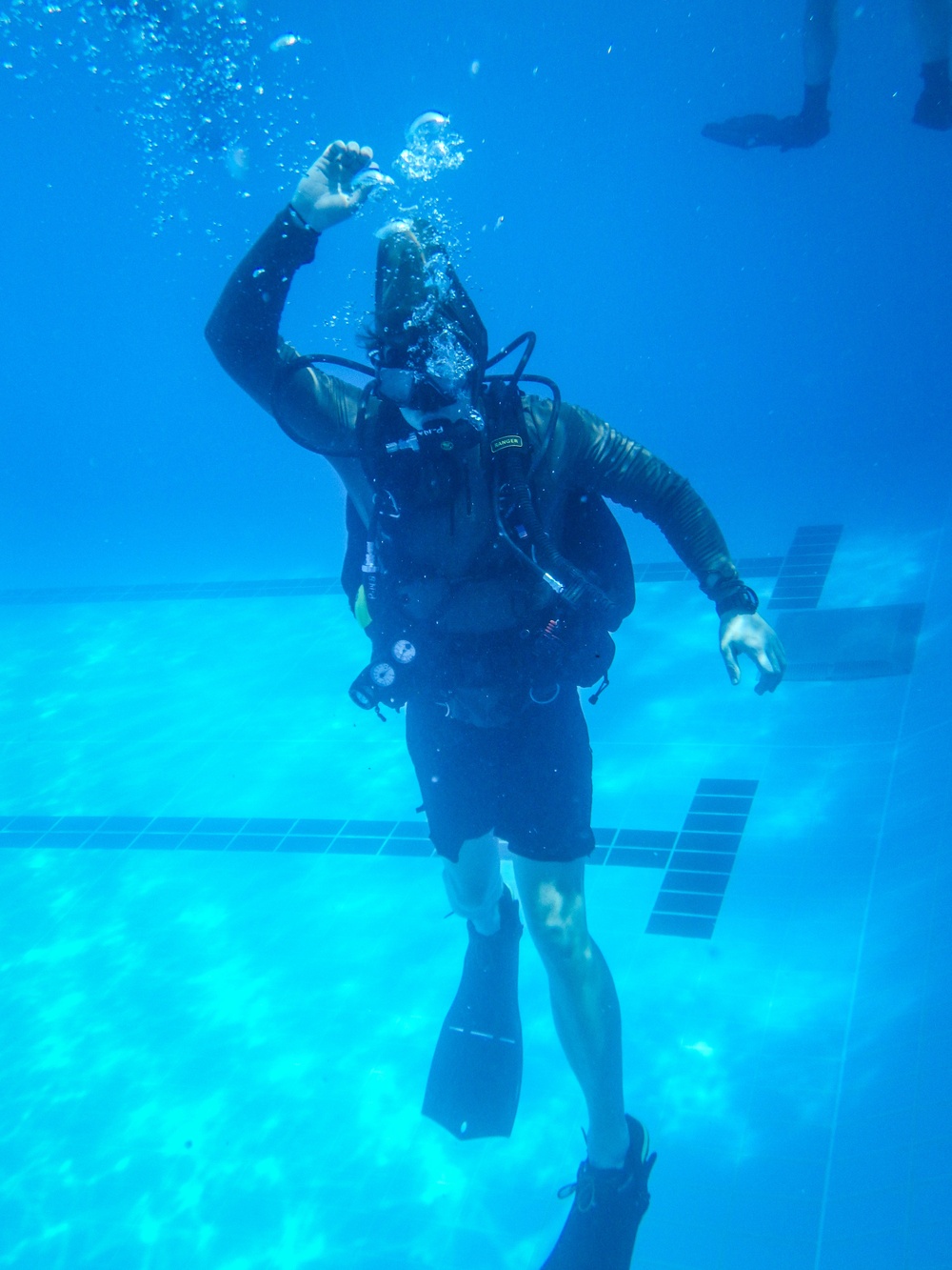 CTF-56 EOD Participate in Pool Medical Training