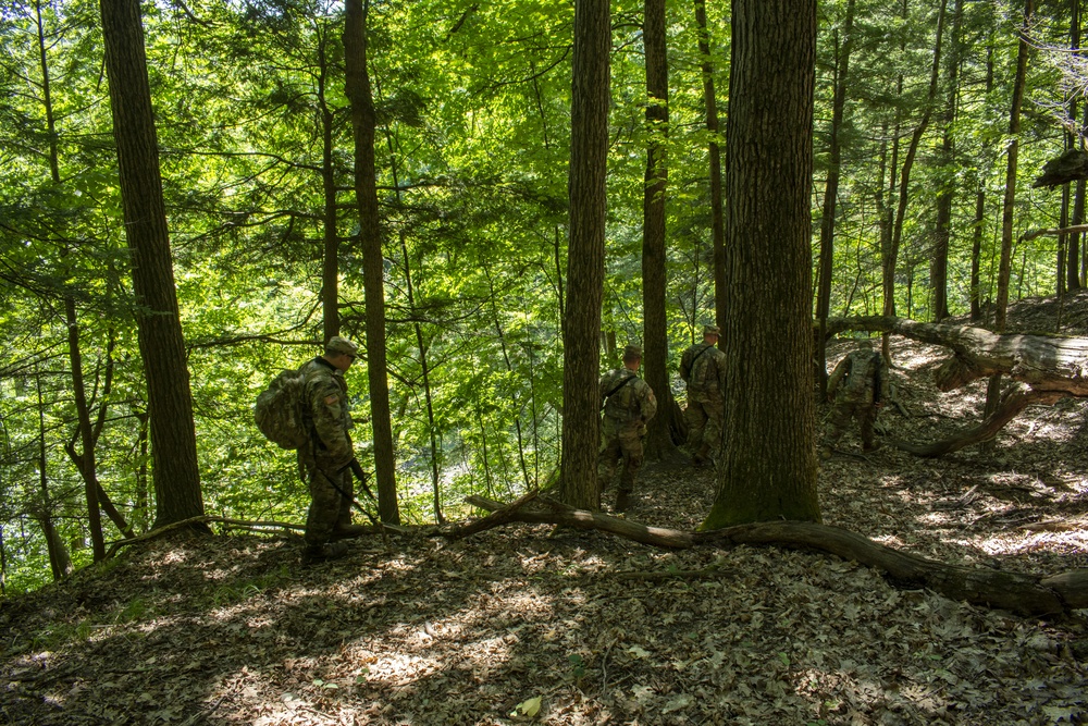 3-142 Soldiers conduct land navigation training