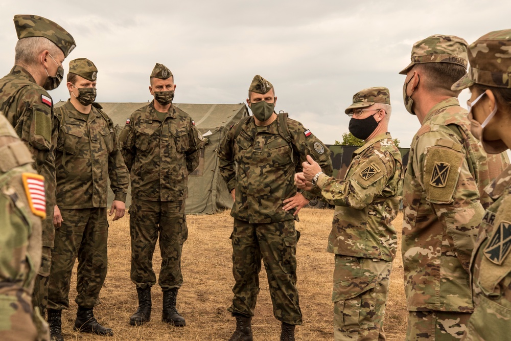 Polish and U.S. Air defense soldiers collaborate