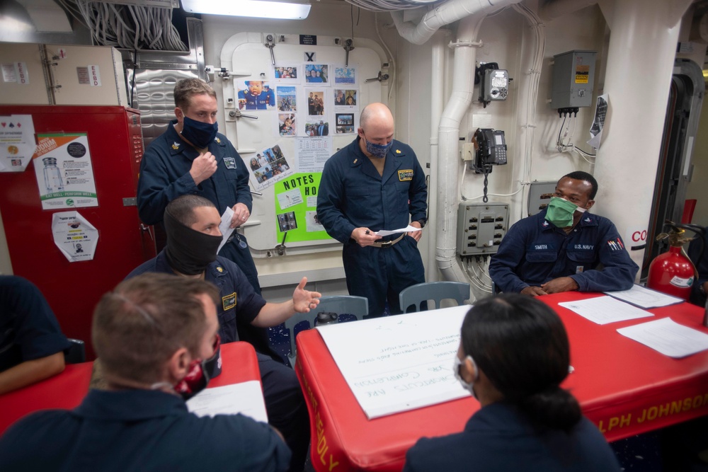 USS Ralph Johnson Holds SAILOR 360 Meeting