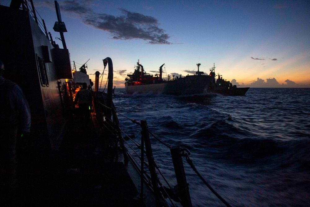 Rafael Peralta Conducts RAS with The Royal Australian Navy