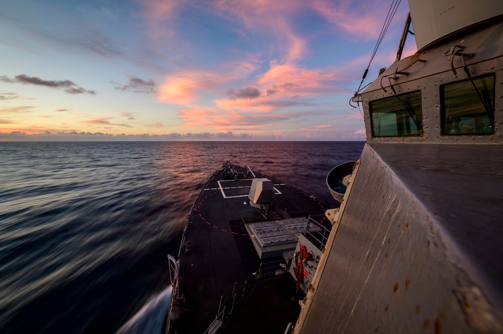 USS Chung-Hoon Underway