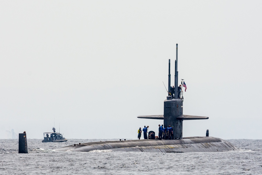 USS Newport News conducts a BSP with CRS-1