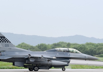 Hometown friends and heroes take to the sky