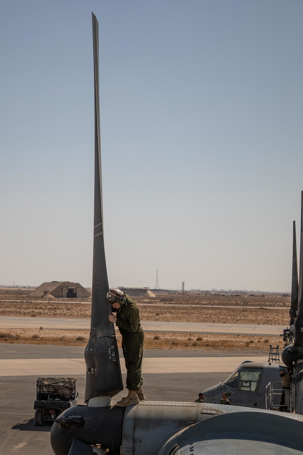 SPMAGTF-CR-CC 20.2: VMM – 166 (Reinforced) Navy Asset Integration