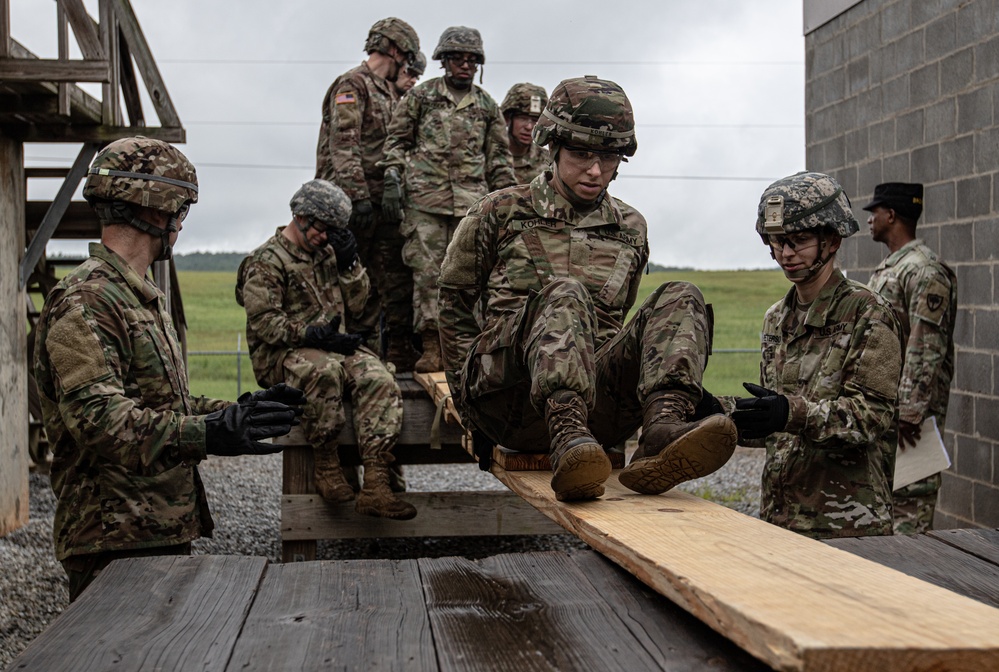 Warrant Officer Candidates Navigate Confidence Course