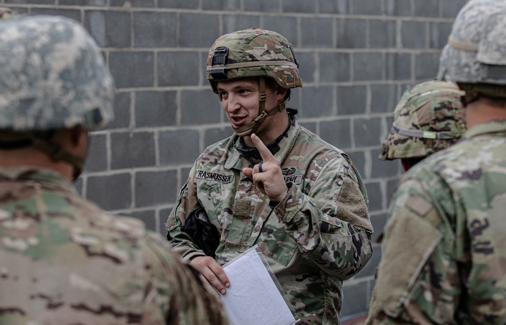 Warrant Officer Candidates Navigate Confidence Course