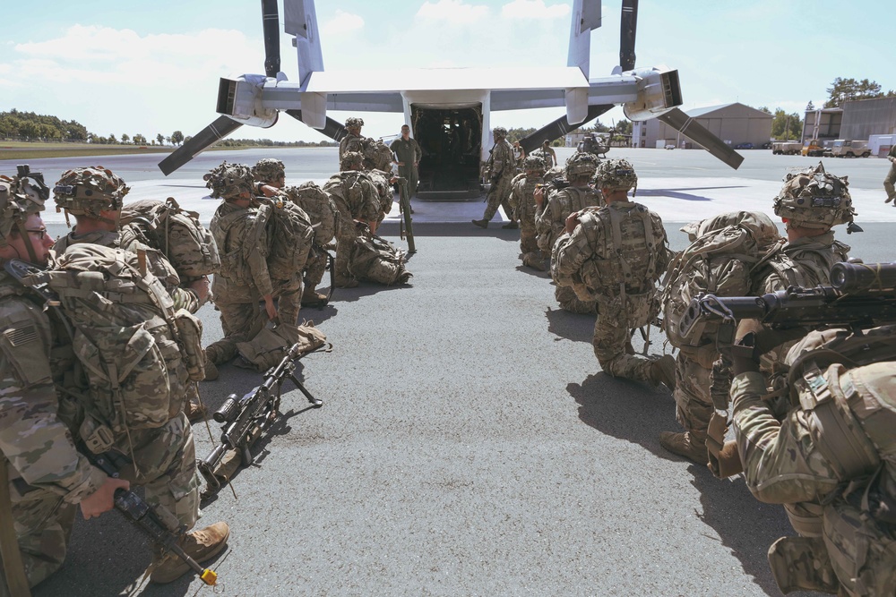 173rd Airborne Brigade performs drills on U.S. Marine MV-22B Ospreys