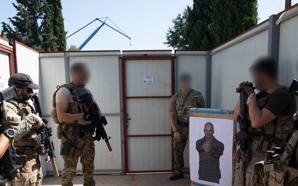 U.S. Navy special operators train with Hellenic Navy special operators in Greece