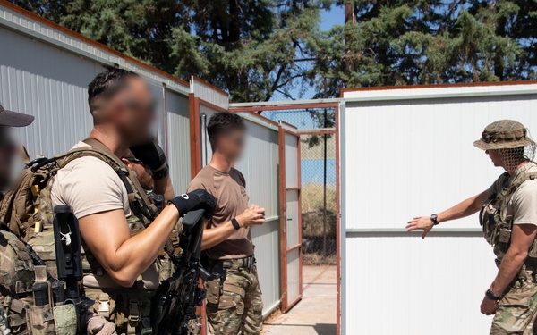 U.S. Navy special operators train with Hellenic Navy special operators in Greece
